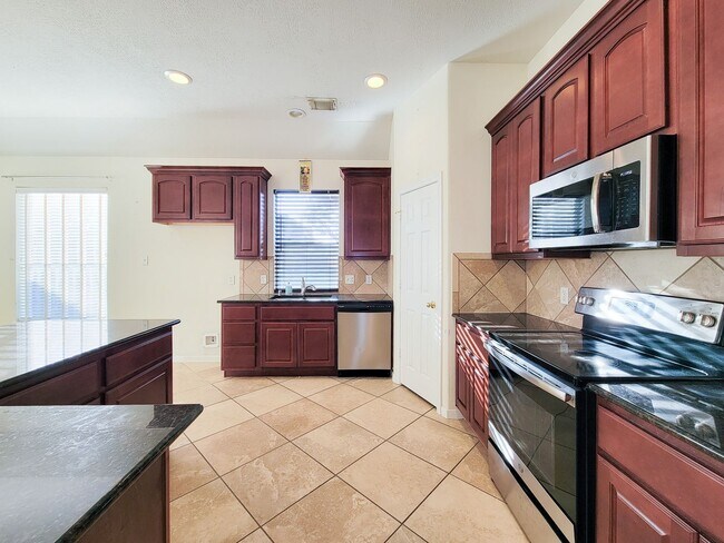Foto del edificio - Fantastic looking 4 bedroom and 2 bathroom home in a great neighborhood nestled in the heart of S...