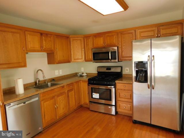 Building Photo - 8200 Crossbrook Ct