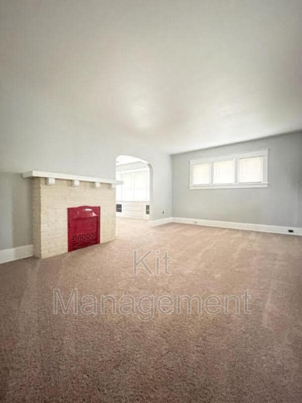 Building Photo - 933 Eleanor