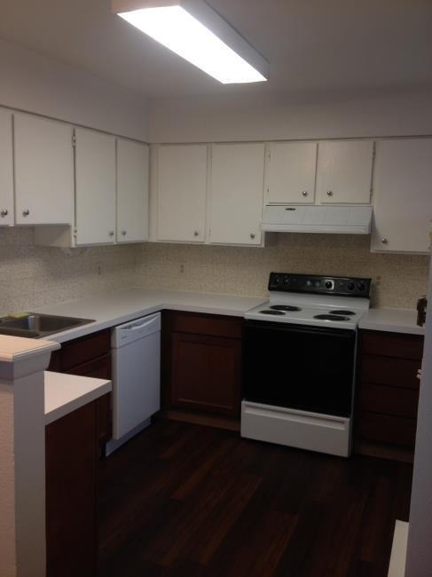 Building Photo - Recently updated 2 bedroom 1 bath apartmen...