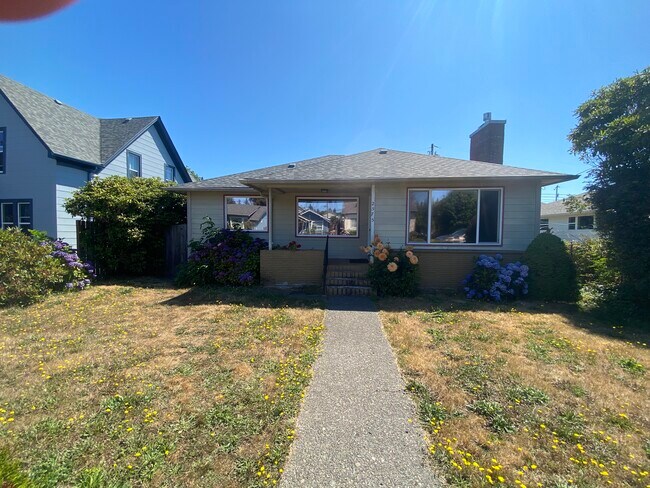 Encantador porche de mediados de siglo - 2575 Sheridan Ave