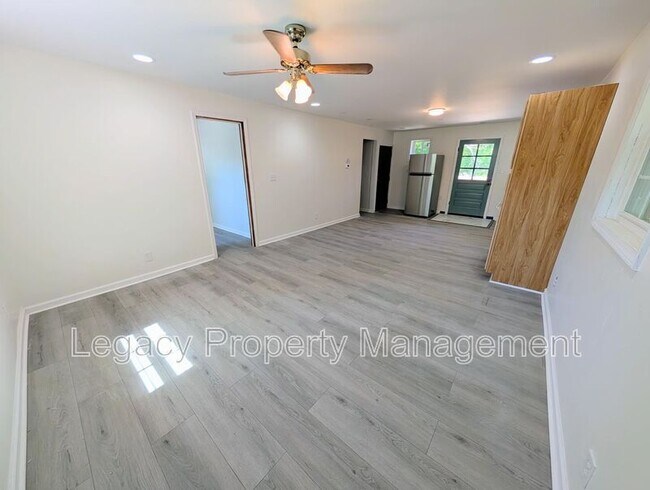 Foto del edificio - 4421 Kernersville Rd