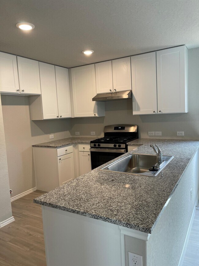 Building Photo - 10779 Prusiner Rd