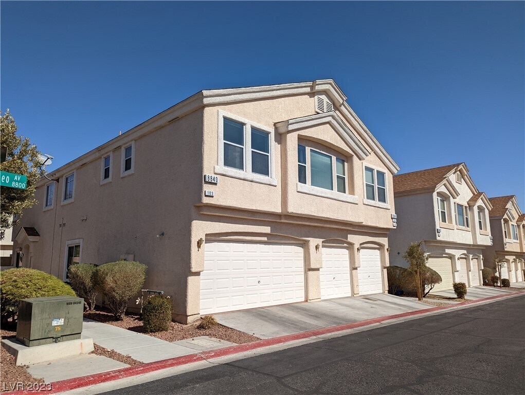 Foto principal - 8840 Roping Rodeo Ave