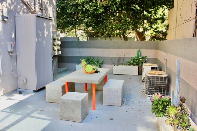 Outdoor Dining Area - 6016 Carlton Way