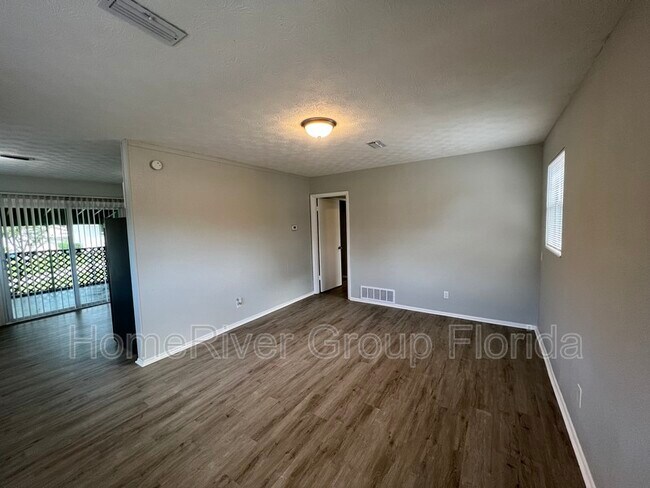 Building Photo - 6824 Rojo Ct