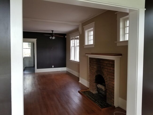 Building Photo - 2166 Athol St