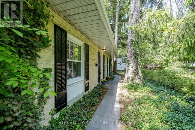 Building Photo - 2 Grosvenor St