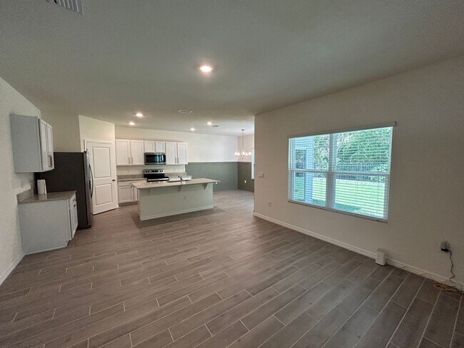 Building Photo - 4695 SW 51st Dr