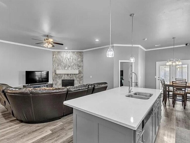 Foto del edificio - 8913 Stacy Lynn Ln