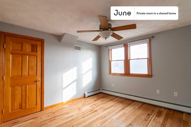Private bedroom in 5 bed/2 bath Home - Private bedroom in 5 bed/2 bath Home