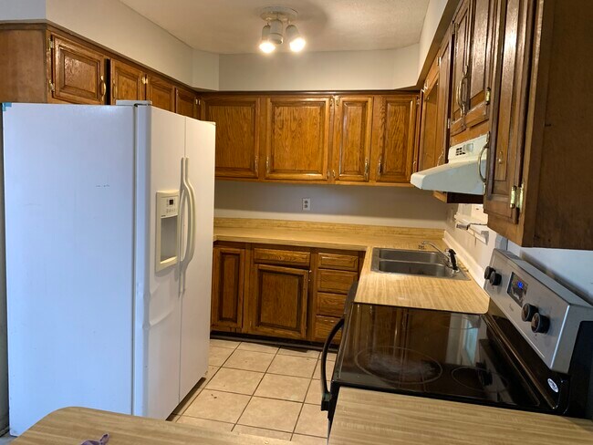 Building Photo - 1368 Dix Dr