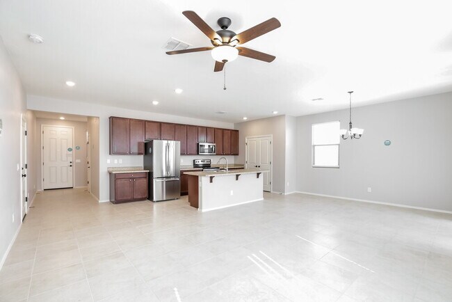 Foto del edificio - 16636 W Jenan Dr