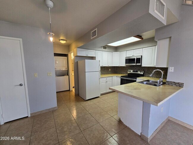 Foto del edificio - 602 N May