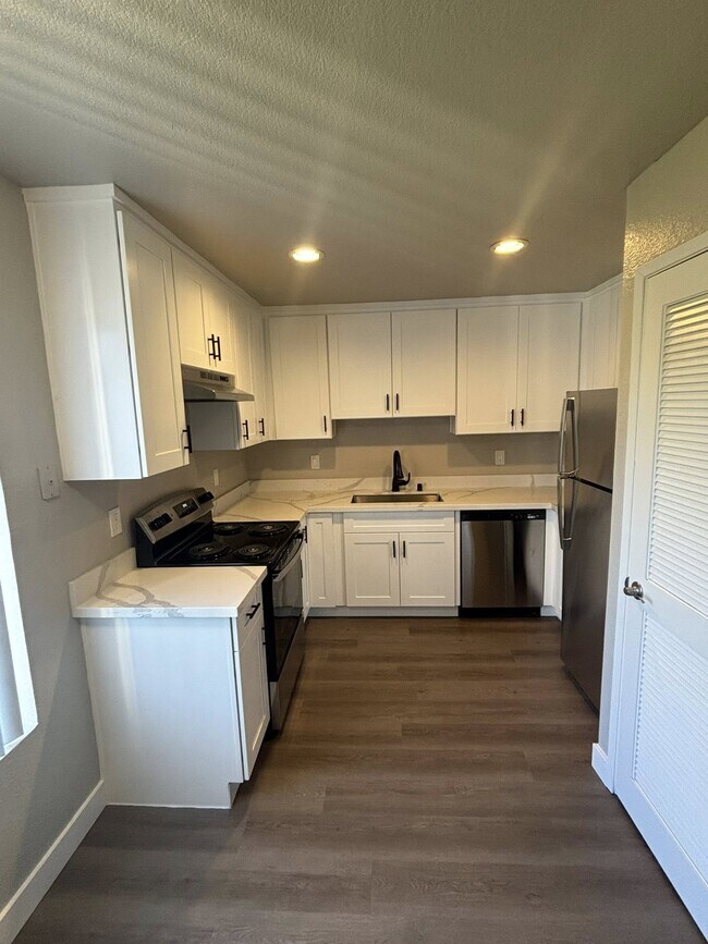 STAINLESS STEEL APPLIANCES - Riverstone