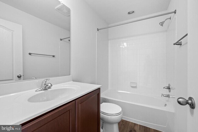 Building Photo - 440 Pelton St
