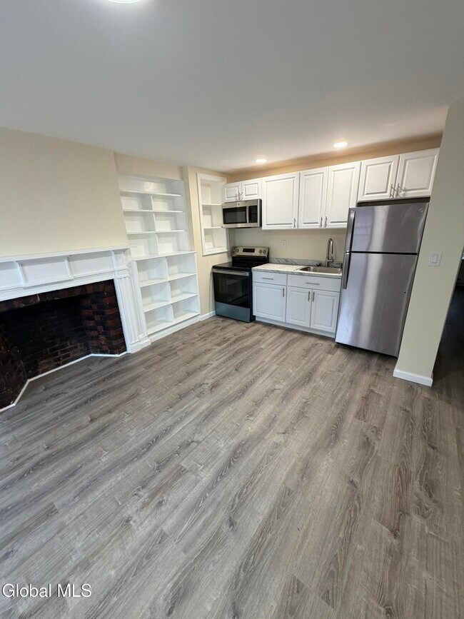 Building Photo - 58 S Swan St