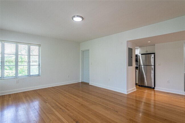 Foto del edificio - 2425 Flamingo Pl