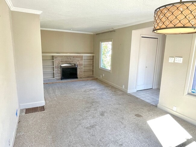 Building Photo - Woodstock area, 1 bedroom, 1 bath with finished basement