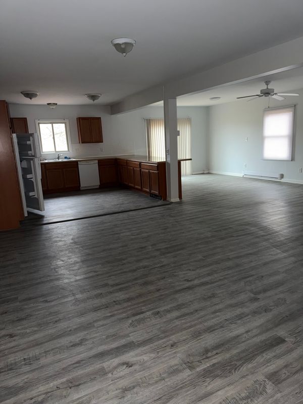 Foto del edificio - 9492 Linden Rd