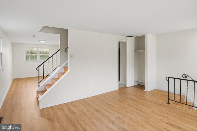 Building Photo - 926 Regina Dr