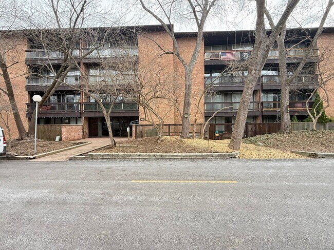Building Photo - 5500 Hillcrest Ln