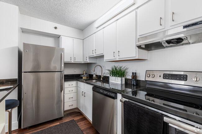 2BR, 2BA - Kitchen - Newington Tower