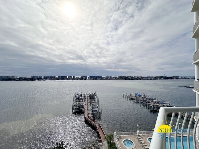 Foto del edificio - Stunning Waterfront 3 Bedroom Condo at Presidio Yacht Club!