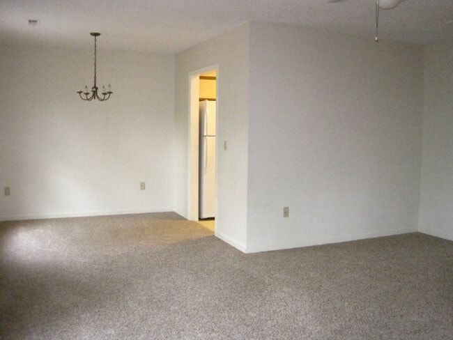 Building Photo - 204 Laurel Cir Dr