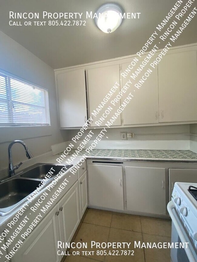 Building Photo - 2 Bedroom/ 1 Bath *Convenient Location San...