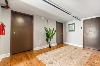 Building Photo - 558 St Francis St