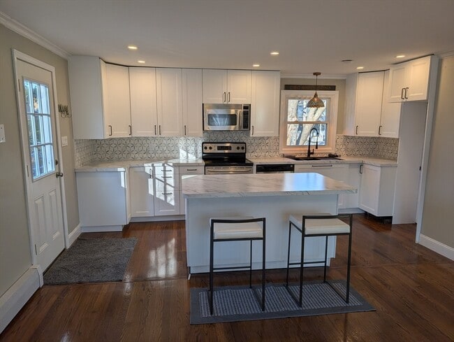 Building Photo - 8 Linda Circuit