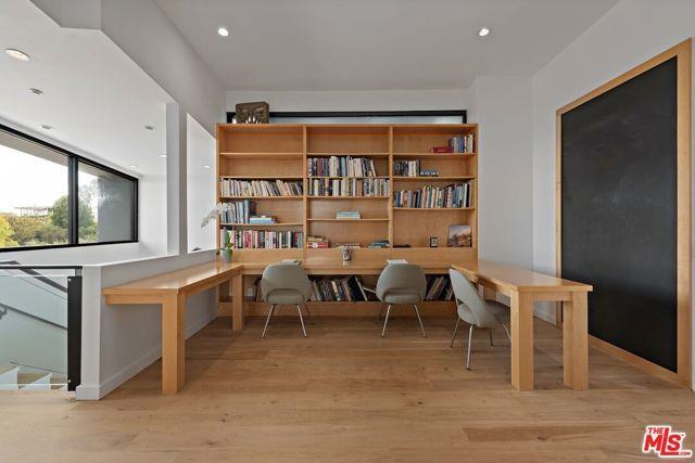 Foto del edificio - 1406 1/2 North Kenter Avenue, Los Angeles,...