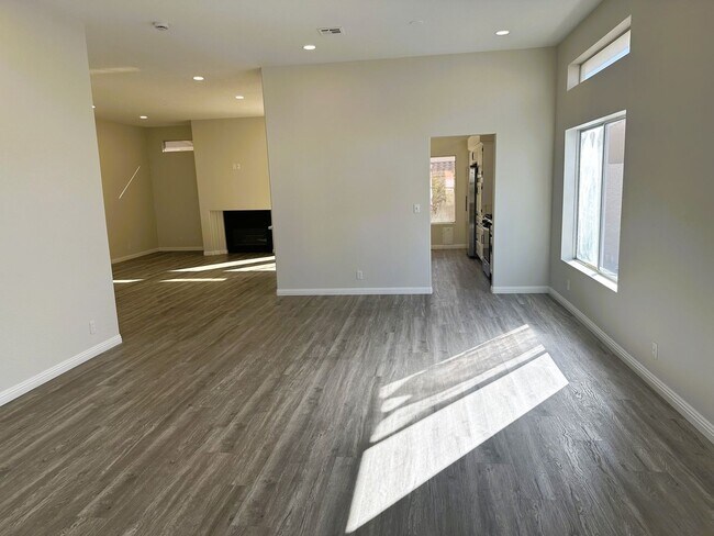 Building Photo - SINGLE STORY!! NO HOA'S!! 3 CAR GARAGE REA...