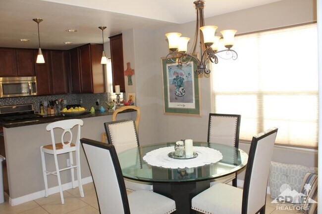 Foto del edificio - 52082 Rosewood Ln