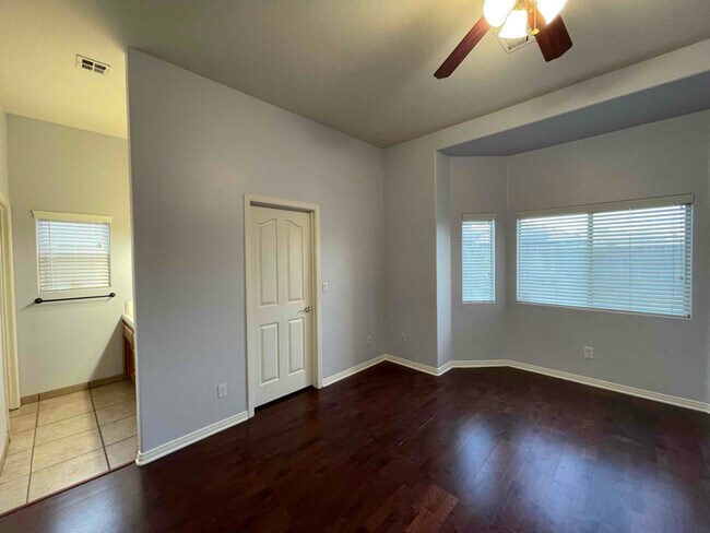 Foto del edificio - 9415 Godiva Ave