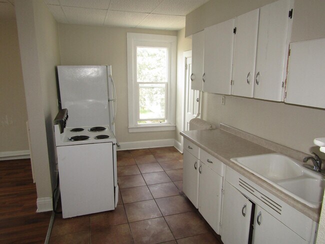 Building Photo - 1008 Rhomberg Ave