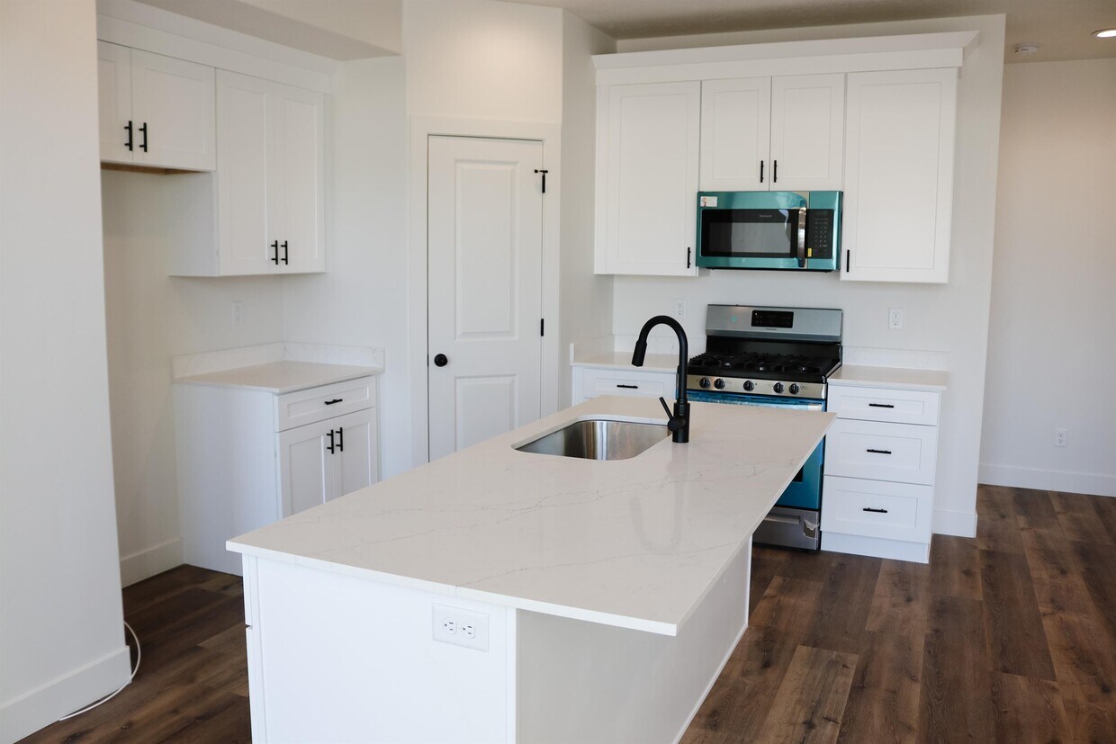 1794 N 510 W, Salem, UT 84653 Townhome Rentals in Salem UT