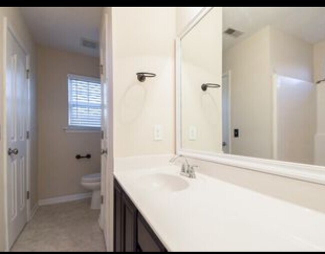 Building Photo - 1138 Phelissa Dr
