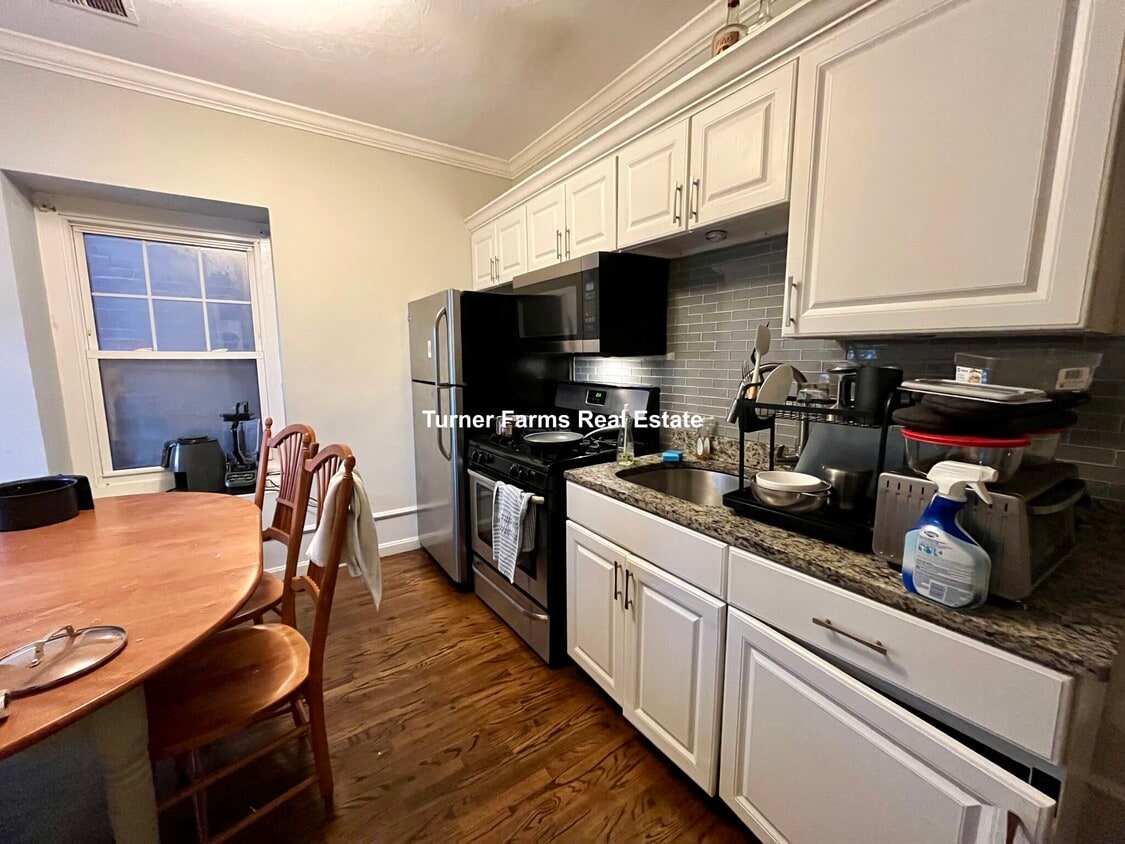 Primary Photo - 712 Shawmut Ave