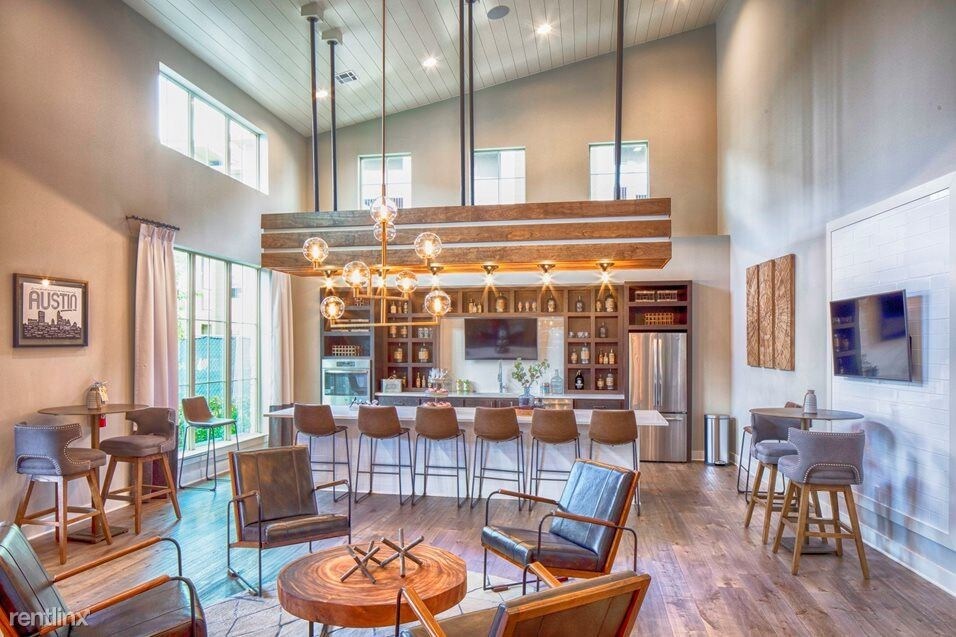 Foto principal - 4400 College Park Dr
