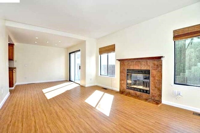 Building Photo - 39 Gazania Ter
