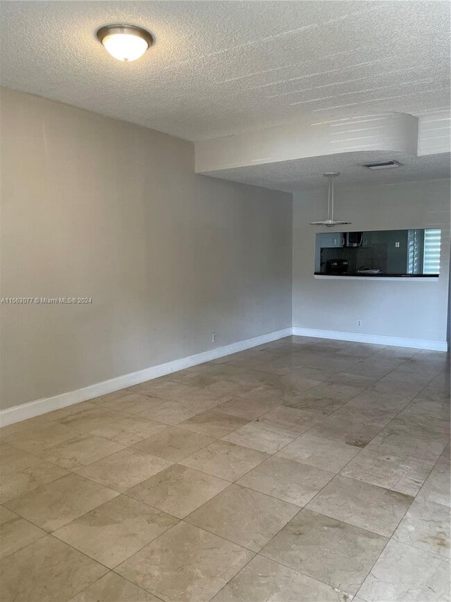 Building Photo - 16645 Hemingway Dr