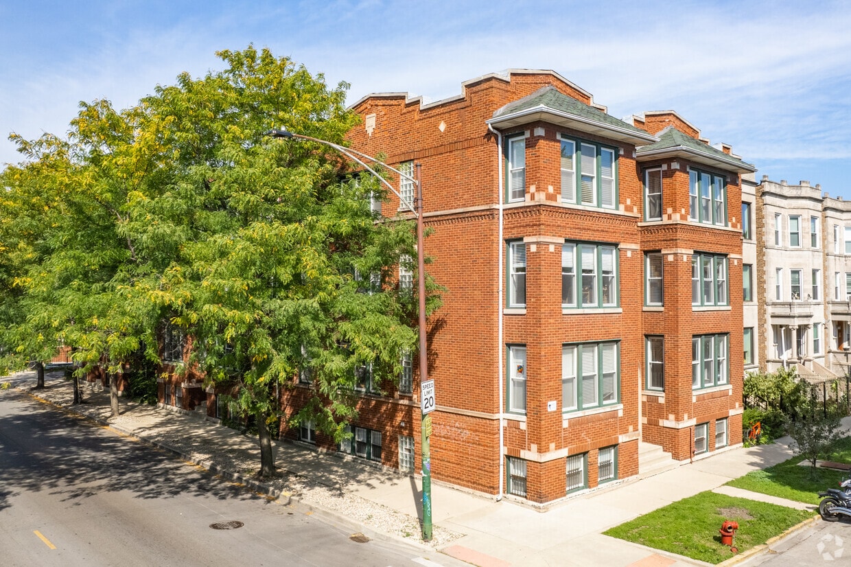 Building Photo - 2303 N Kimball