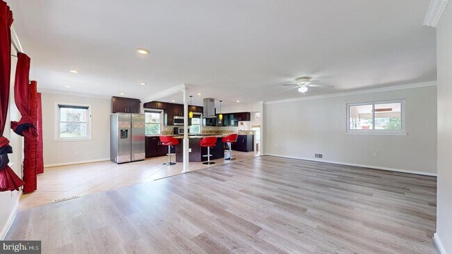 Building Photo - 7221 Vellex Ln