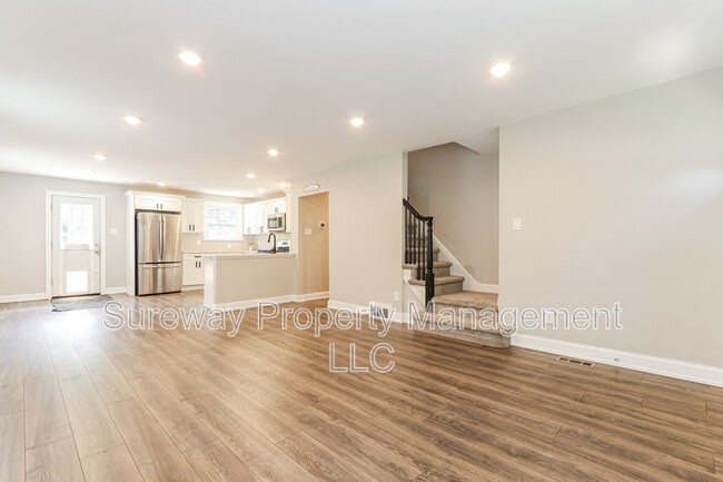 Building Photo - 350 Larchwood Rd