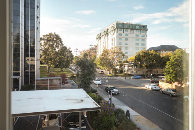 Building Photo - Park Laurel Apartments