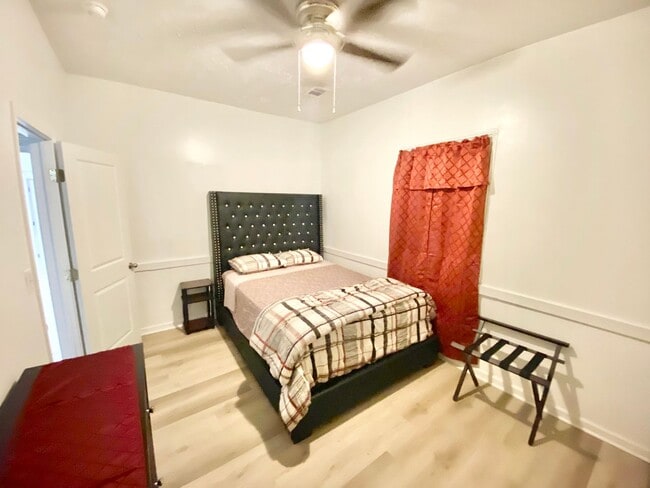 Building Photo - 3BR/1BA Home-Sweet-Home