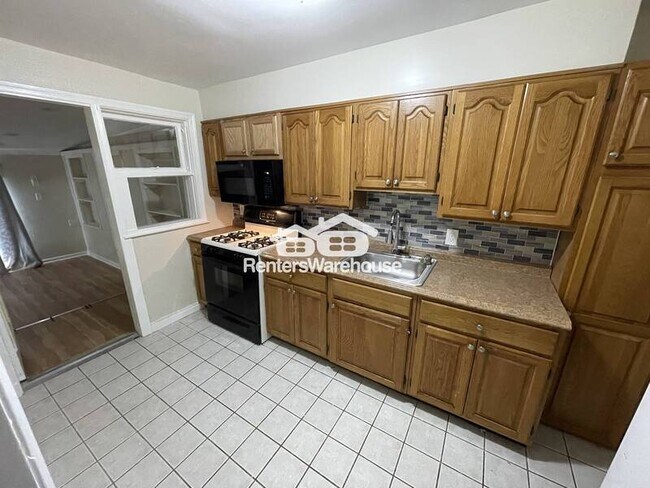 Building Photo - 2363 Searles Rd