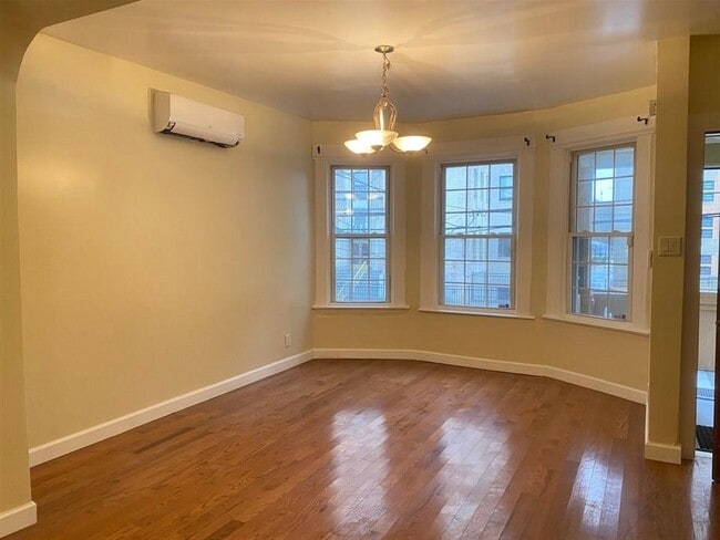 Foto del edificio - 13 Baldwin Ave